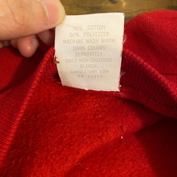 Vintage bears celebrating Christmas red sweater Size medium - Picture 5 of 8